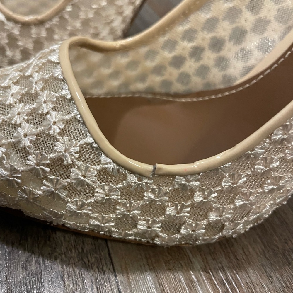 Donald J. Pliner Cream and Tan Lace Stiletto Pumps, Size 6.5M - Picture 14 of 14
